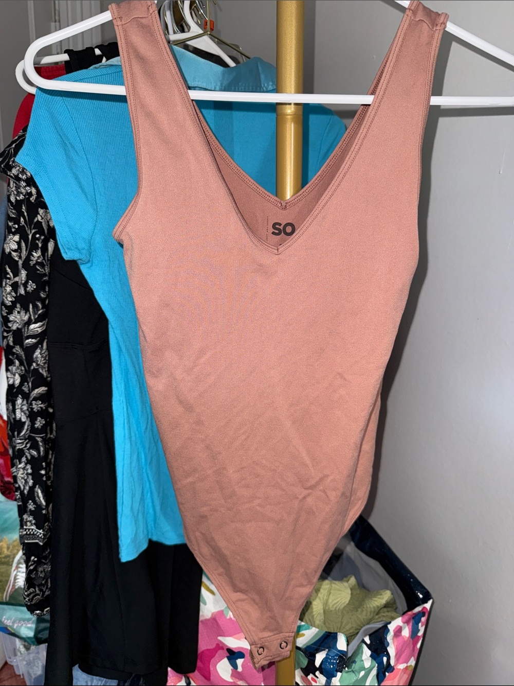 SO Women's V-Neck Sleeveless Bodysuit in Dusty Pink